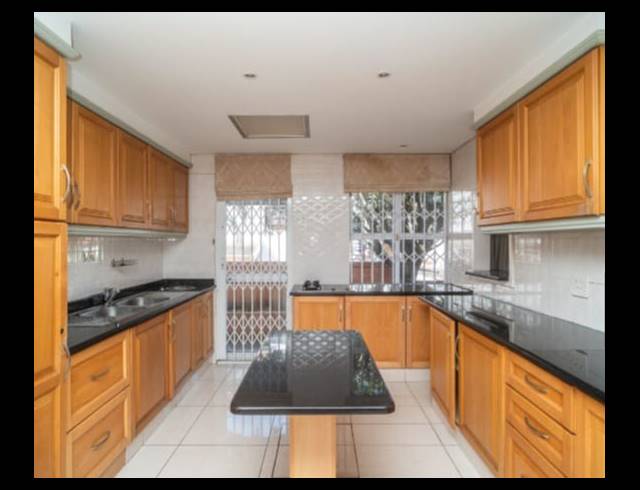 4 BEDROOM APARTMENT TO LET IN MUSGRAVE